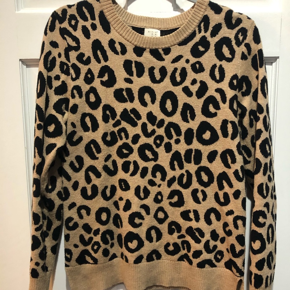 Leopard print sweater. Size Medium